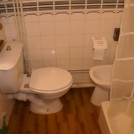 16, Héliopolis Fgh Au Village Naturiste Agde