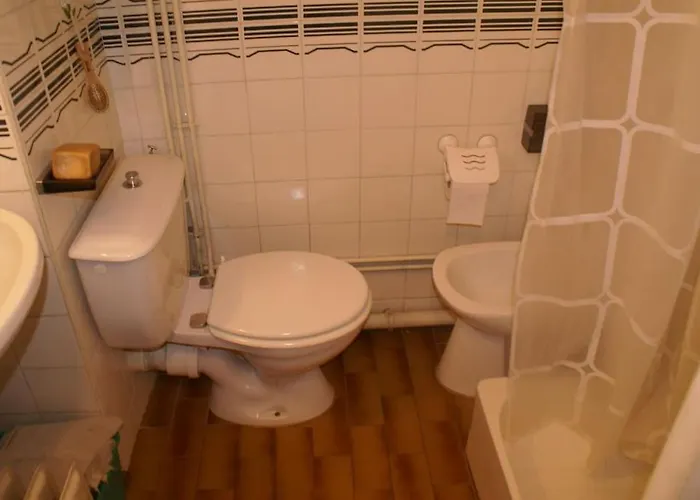 16, Héliopolis Fgh Au Village Naturiste Agde